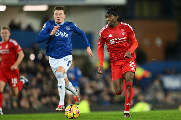 表现得无可 表现得无可